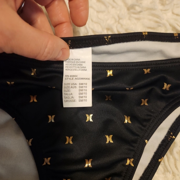 Hurley - black and gold bikini - Picture 5 of 6